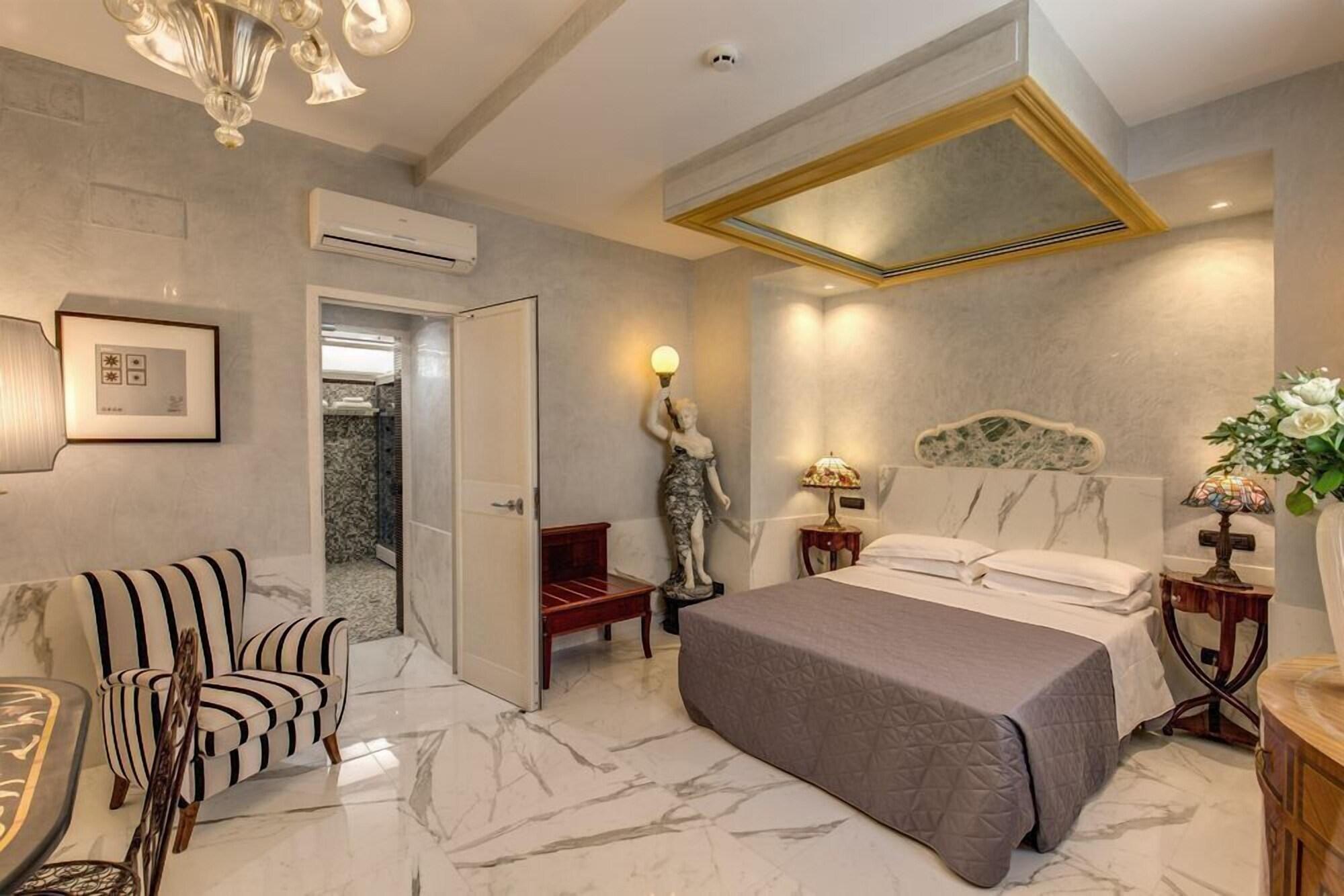 Hotel Aurelius Art Gallery