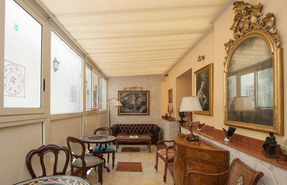 Aurelius Art Gallery Rome