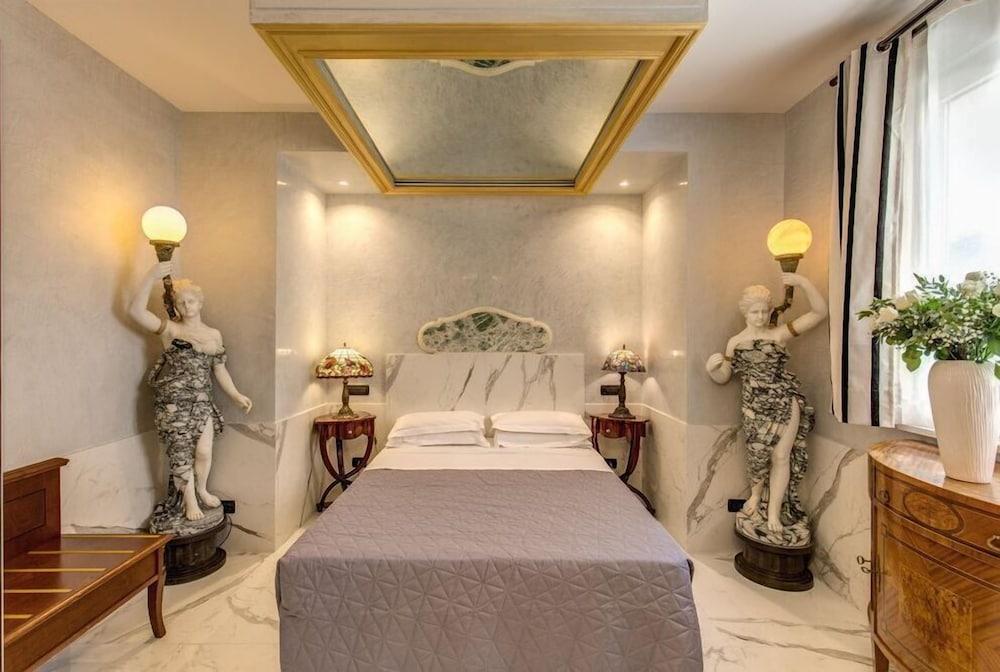Hotel Aurelius Art Gallery