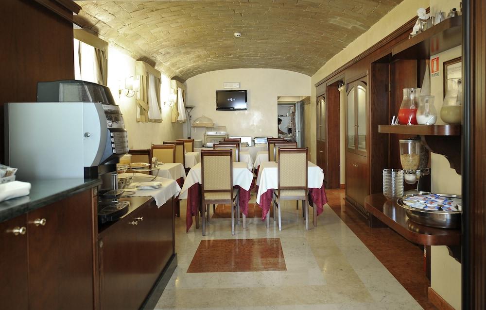 Aurelius Art Gallery 3*