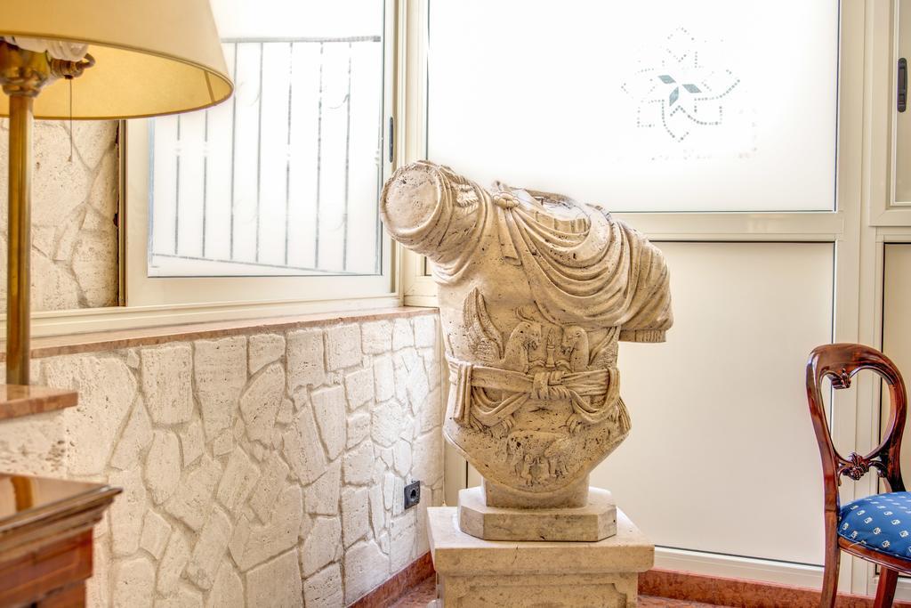 Aurelius Art Gallery 3*
