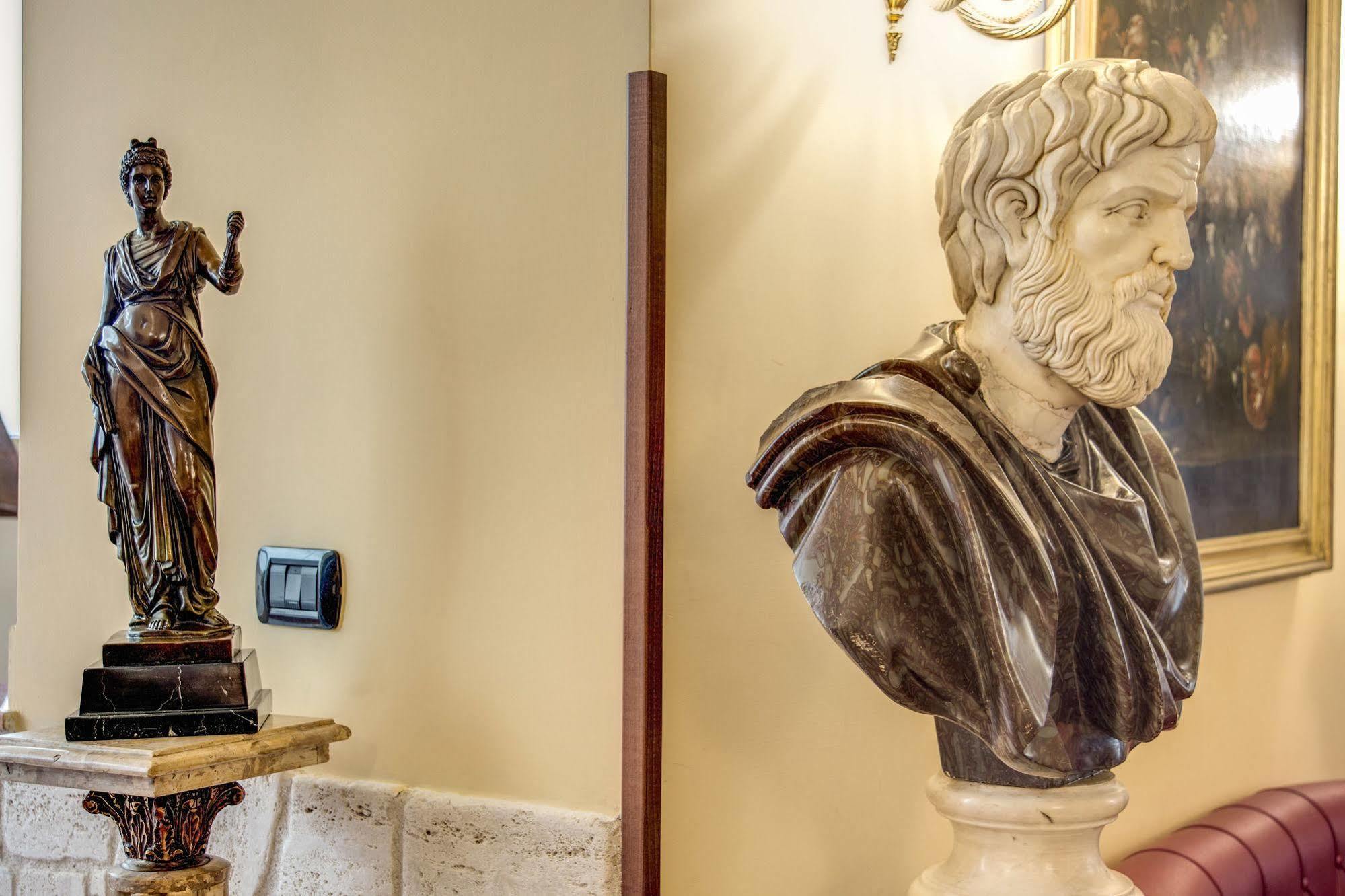 Aurelius Art Gallery 3*