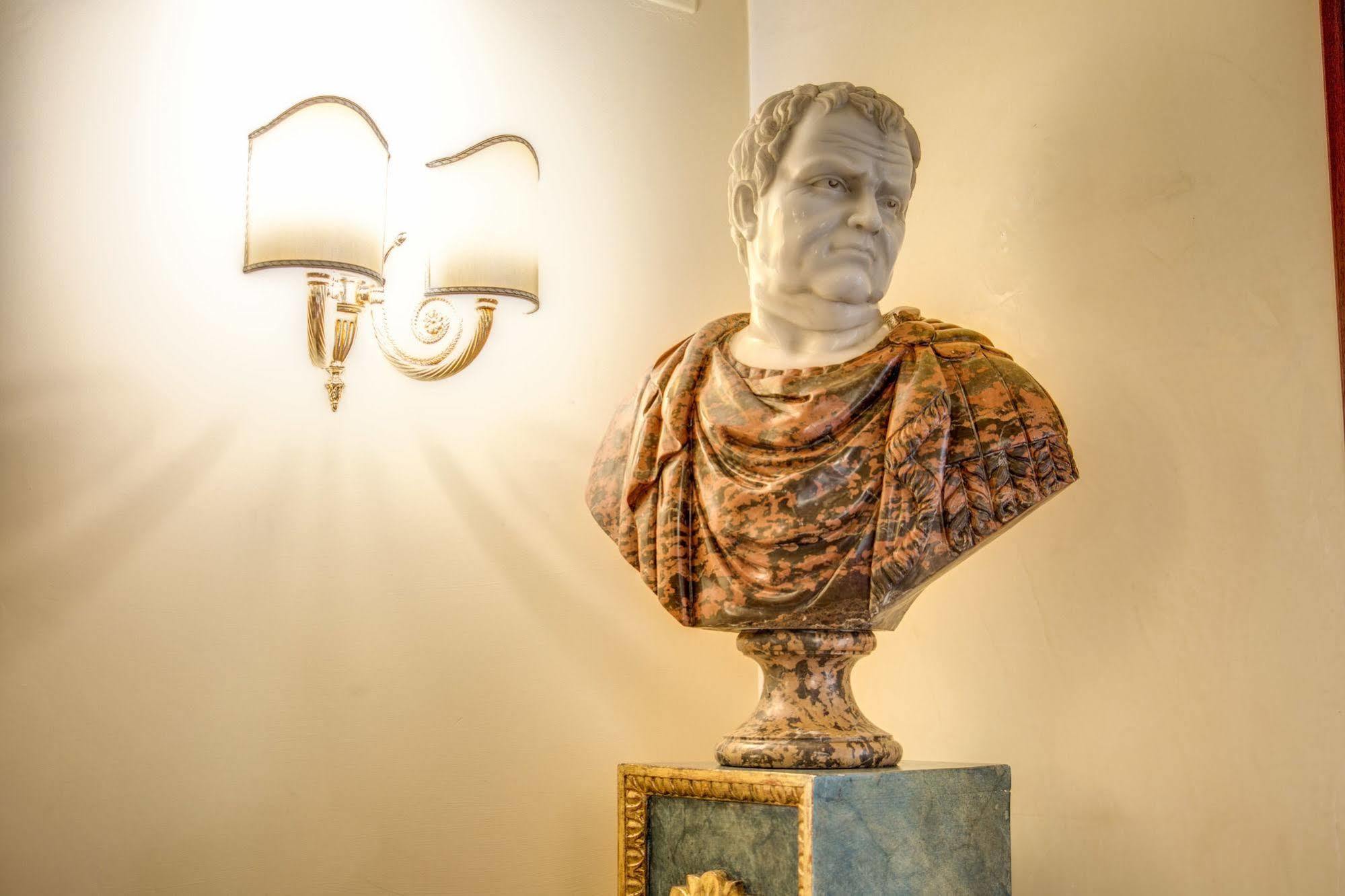 Aurelius Art Gallery 3*
